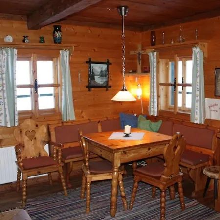 Stallerhuette بيت للعطل *